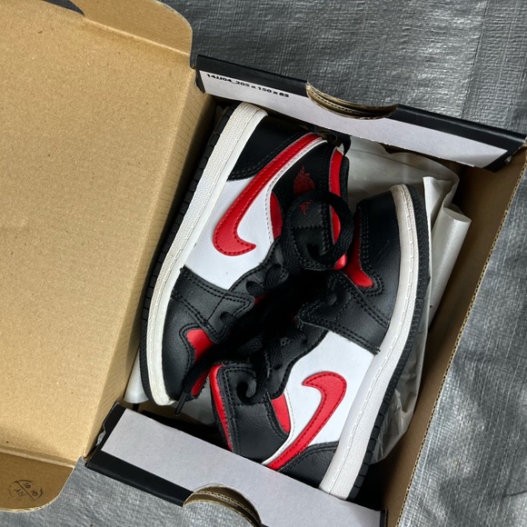 Jordan 1 Mid Toddler Shoe - Picture 3 of 5